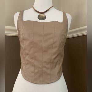 AARON & AMBER ladies poly blend faux leather corset top in a Medium VVGUC++